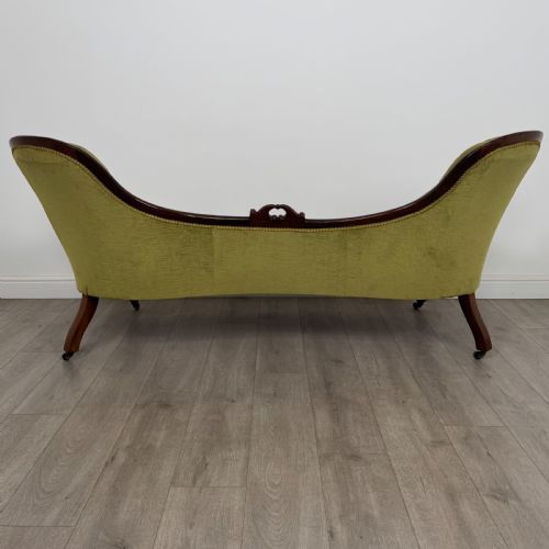 ANTIQUE 19TH CENTURY VICTORIAN SPOON BACK SETTEE IN MAHOGANY - ADDITIONAL PHOTO 4