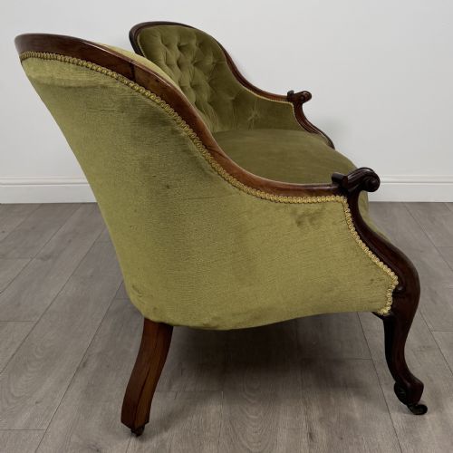 ANTIQUE 19TH CENTURY VICTORIAN SPOON BACK SETTEE IN MAHOGANY - ADDITIONAL PHOTO 6