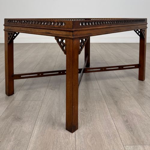 ANTIQUE 20TH CENTURY CHIPPENDALE STYLE MAHOGANY COFFEE TABLE - ADDITIONAL PHOTO 3