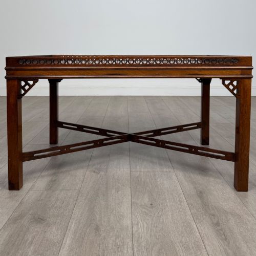 ANTIQUE 20TH CENTURY CHIPPENDALE STYLE MAHOGANY COFFEE TABLE - ADDITIONAL PHOTO 4