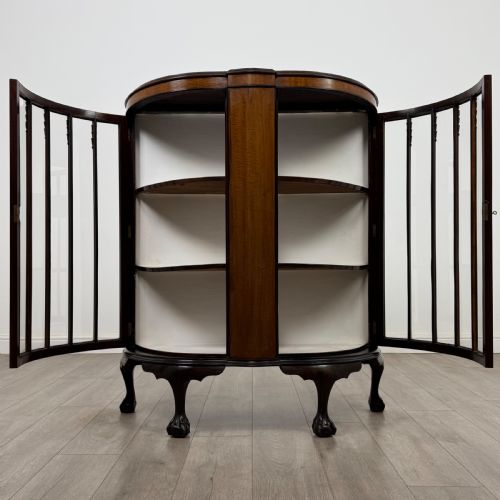 ANTIQUE 20TH CENTURY BOW FRONT DISPLAY CABINET IN MAHOGANY - ADDITIONAL PHOTO 1