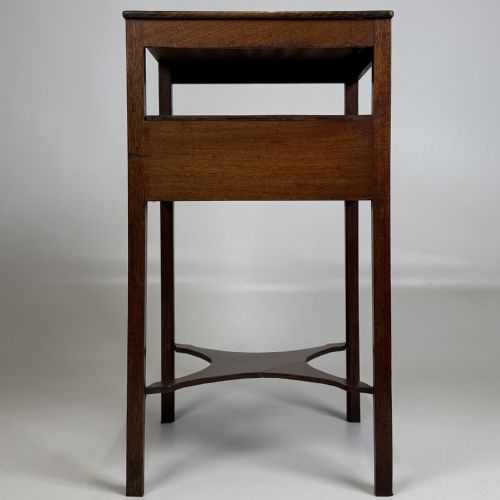 ANTIQUE 18TH CENTURY SMALL GEORGIAN SIDE TABLE IN MAHOGANY - ADDITIONAL PHOTO 2