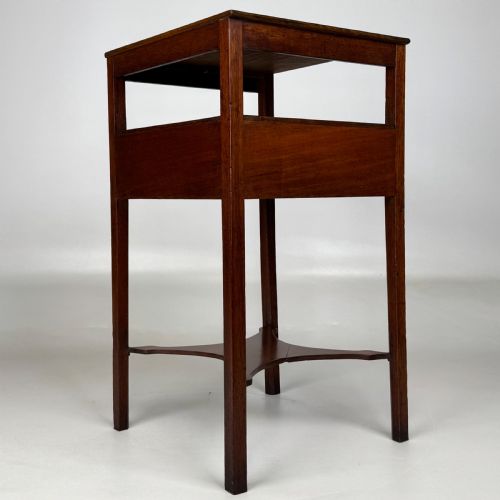 ANTIQUE 18TH CENTURY SMALL GEORGIAN SIDE TABLE IN MAHOGANY - ADDITIONAL PHOTO 5