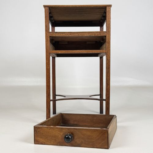 ANTIQUE 18TH CENTURY SMALL GEORGIAN SIDE TABLE IN MAHOGANY - ADDITIONAL PHOTO 9