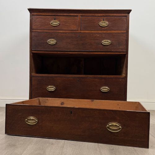 ANTIQUE 18TH CENTURY GEORGIAN CHEST OF DRAWERS IN OAK - ADDITIONAL PHOTO 9