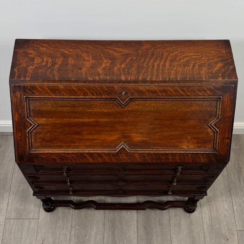 ANTIQUE 20TH CENTURY JACOBEAN STYLE BUREAU IN OAK - ADDITIONAL PHOTO 9