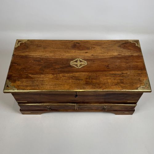 ANTIQUE 20TH CENTURY BRASS INLAID FITTED STORAGE CHEST - ADDITIONAL PHOTO 9