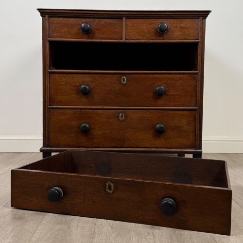 ANTIQUE 18TH CENTURY GEORGIAN CHEST OF DRAWERS IN OAK - ADDITIONAL PHOTO 10