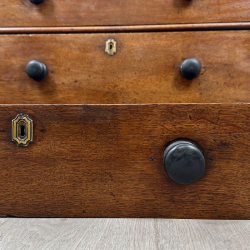 ANTIQUE 18TH CENTURY GEORGIAN CHEST OF DRAWERS IN OAK - ADDITIONAL PHOTO 11