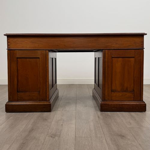 ANTIQUE 19TH CENTURY VICTORIAN PEDESTAL DESK IN OAK - ADDITIONAL PHOTO 4