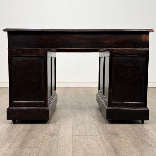 ANTIQUE 20TH CENTURY LEATHER TOP PEDESTAL DESK IN OAK - ADDITIONAL PHOTO 4