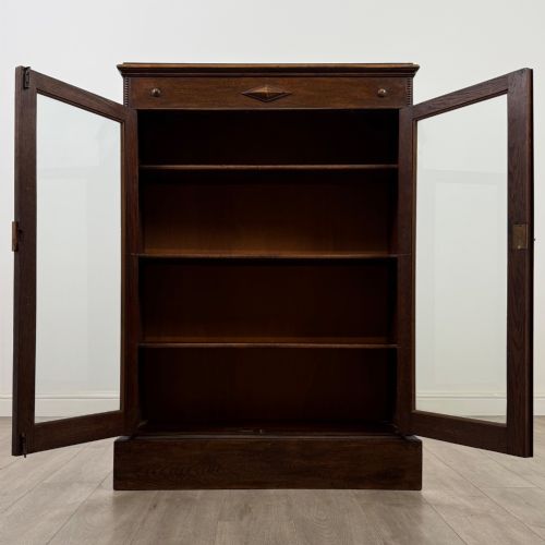 ANTIQUE 20TH CENTURY JACOBEAN STYLE DISPLAY CABINET IN OAK - ADDITIONAL PHOTO 1