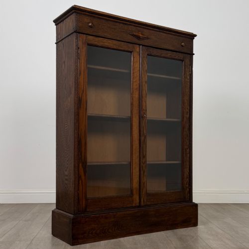 ANTIQUE 20TH CENTURY JACOBEAN STYLE DISPLAY CABINET IN OAK - ADDITIONAL PHOTO 8