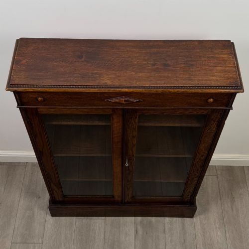 ANTIQUE 20TH CENTURY JACOBEAN STYLE DISPLAY CABINET IN OAK - ADDITIONAL PHOTO 9