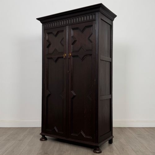 ANTIQUE 20TH CENTURY JACOBEAN STYLE WARDROBE IN OAK - ADDITIONAL PHOTO 2