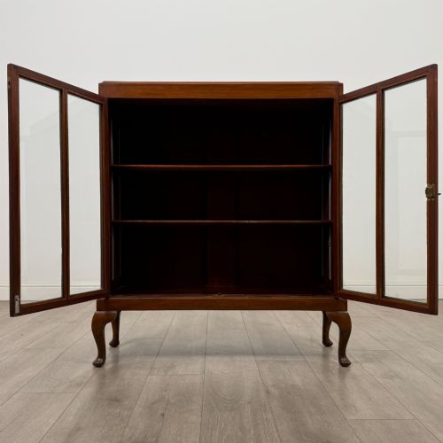 ANTIQUE 20TH CENTURY SMALL MAHOGANY DISPLAY CABINET - ADDITIONAL PHOTO 1