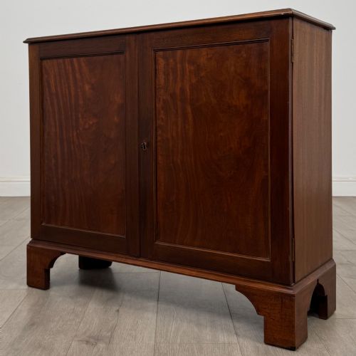 ANTIQUE 18TH CENTURY SMALL GEORGIAN CABINET IN MAHOGANY - ADDITIONAL PHOTO 2