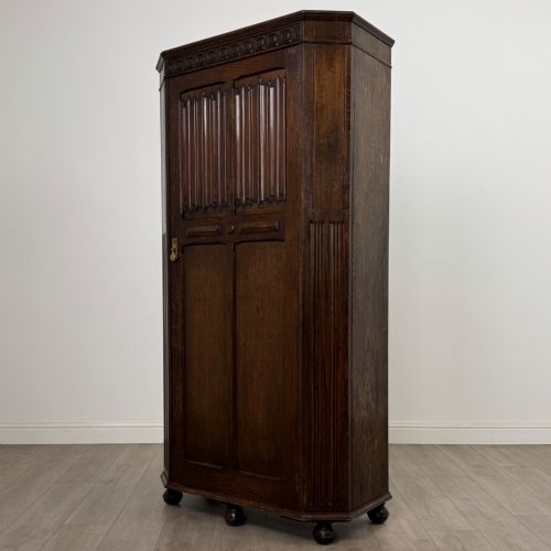 ANTIQUE 20TH CENTURY LINENFOLD WARDROBE IN OAK - ADDITIONAL PHOTO 2