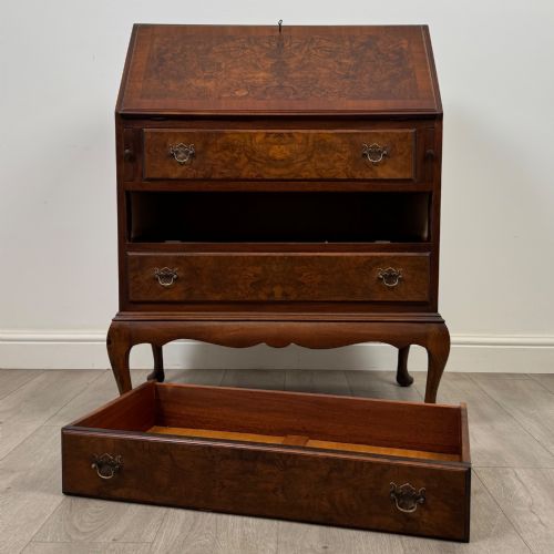 ANTIQUE 20TH CENTURY BUREAU IN BURR WALNUT - ADDITIONAL PHOTO 11