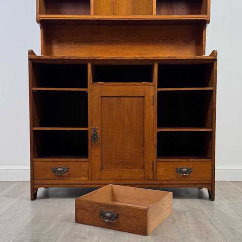 ANTIQUE 20TH CENTURY ARTS CRAFTS DRESSER IN GOLDEN OAK - ADDITIONAL PHOTO 10