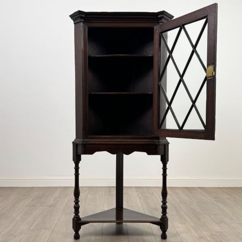 ANTIQUE 19TH CENTURY SMALL VICTORIAN CORNER CABINET IN OAK - ADDITIONAL PHOTO 1