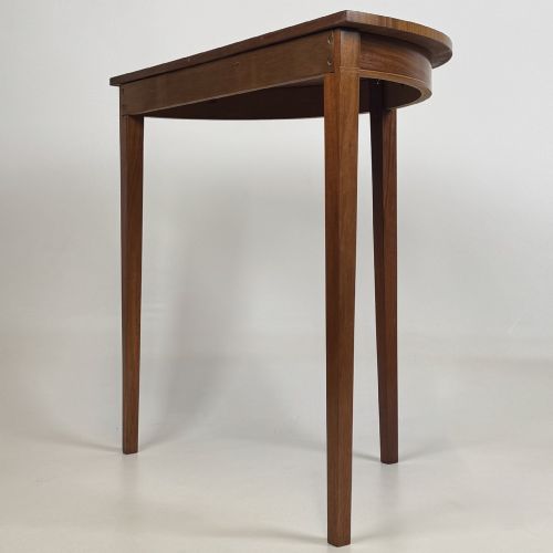 ANTIQUE 20TH CENTURY DEMI LUNE SIDE TABLE IN MAHOGANY - ADDITIONAL PHOTO 5