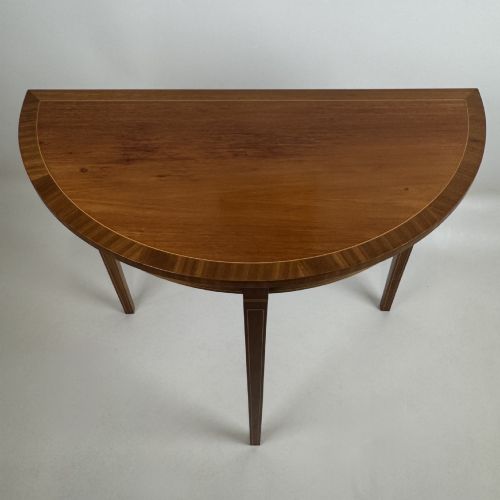 ANTIQUE 20TH CENTURY DEMI LUNE SIDE TABLE IN MAHOGANY - ADDITIONAL PHOTO 8