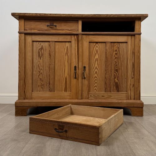 ANTIQUE 20TH CENTURY EDWARDIAN PITCH PINE CUPBOARD - ADDITIONAL PHOTO 10