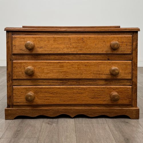 antique 20th century low chest of drawers in oak - CATEGORY: ANTIQUE CHEST OF DRAWERS - DATED EDWARDIAN