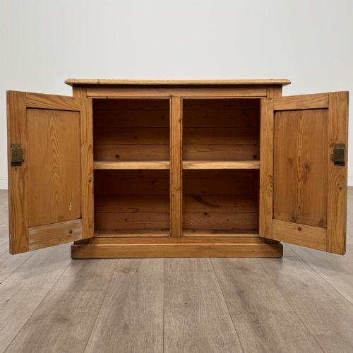 ANTIQUE 20TH CENTURY GOOD QUALITY CUPBOARD IN PINE - ADDITIONAL PHOTO 1
