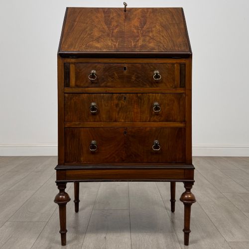 antique 20th century figured walnut bureau - CATEGORY: ANTIQUE BUREAU - DATED EDWARDIAN
