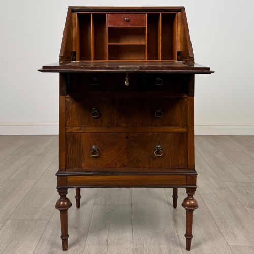 ANTIQUE 20TH CENTURY FIGURED WALNUT BUREAU - ADDITIONAL PHOTO 1