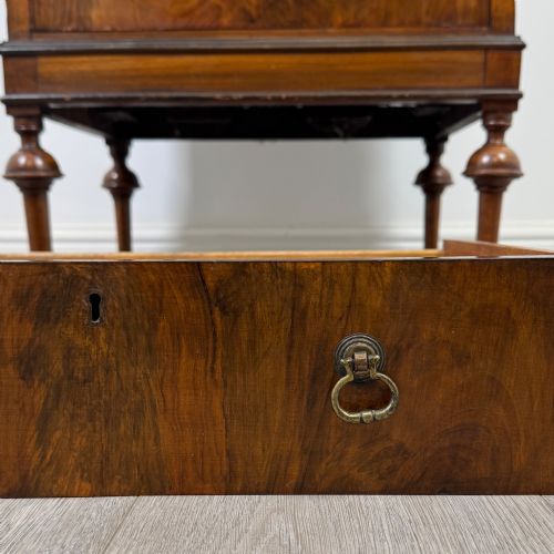ANTIQUE 20TH CENTURY FIGURED WALNUT BUREAU - ADDITIONAL PHOTO 12