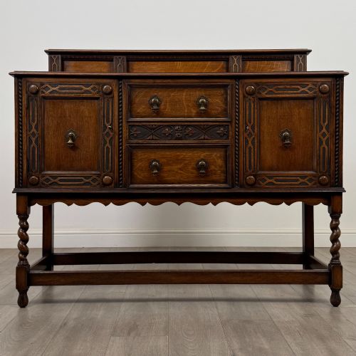 ANTIQUE 20TH CENTURY JACOBEAN STYLE SIDEBOARD IN OAK