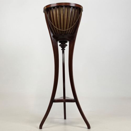 antique 20th century edwardian plant stand in mahogany - CATEGORY: ANTIQUE MISCELLANEOUS - DATED EDWARDIAN