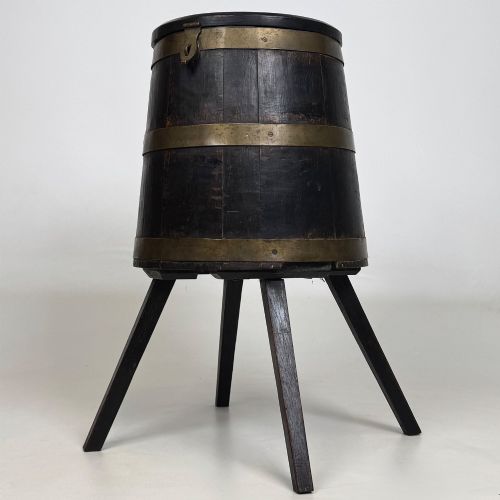 ANTIQUE 20TH CENTURY UNIQUE BRASS BOUND STORAGE BARREL IN OAK