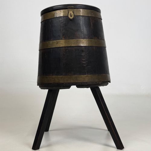 ANTIQUE 20TH CENTURY UNIQUE BRASS BOUND STORAGE BARREL IN OAK - ADDITIONAL PHOTO 1