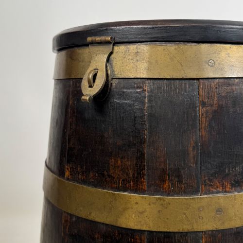 ANTIQUE 20TH CENTURY UNIQUE BRASS BOUND STORAGE BARREL IN OAK - ADDITIONAL PHOTO 9