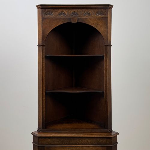 fig 3. Antique 20th Century Corner Cabinet In Oak