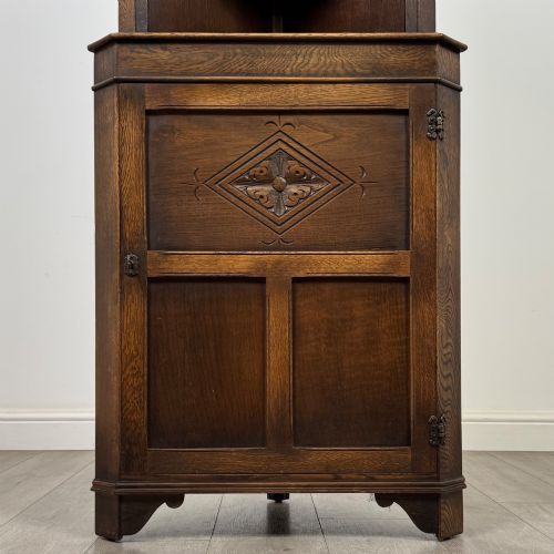 fig 4. Antique 20th Century Corner Cabinet In Oak