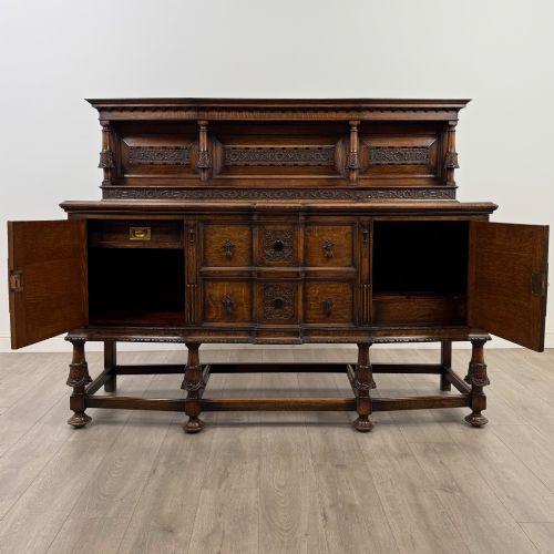 ANTIQUE 19TH CENTURY LARGE CARVED OAK SIDEBOARD OF FINE QUALITY - ADDITIONAL PHOTO 1