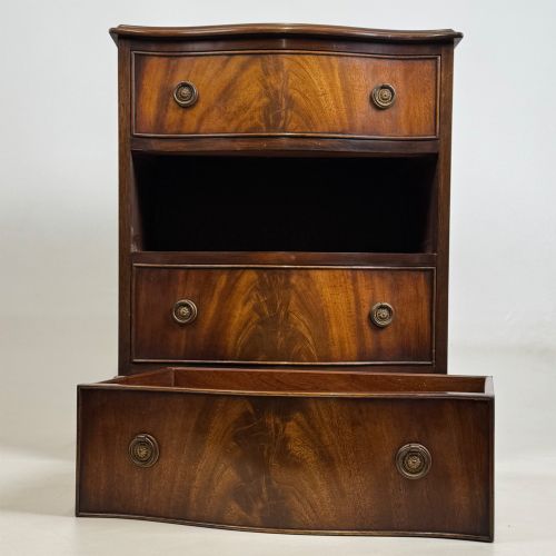 ANTIQUE 20TH CENTURY SMALL CHEST OF DRAWERS IN MAHOGANY - ADDITIONAL PHOTO 9
