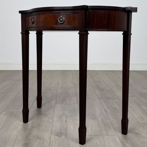 ANTIQUE 20TH CENTURY SMALL SERPENTINE SIDE TABLE IN MAHOGANY - ADDITIONAL PHOTO 1