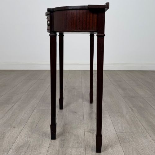 ANTIQUE 20TH CENTURY SMALL SERPENTINE SIDE TABLE IN MAHOGANY - ADDITIONAL PHOTO 2