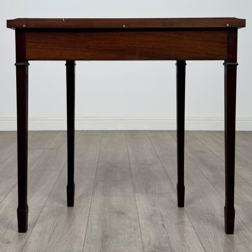 ANTIQUE 20TH CENTURY SMALL SERPENTINE SIDE TABLE IN MAHOGANY - ADDITIONAL PHOTO 4