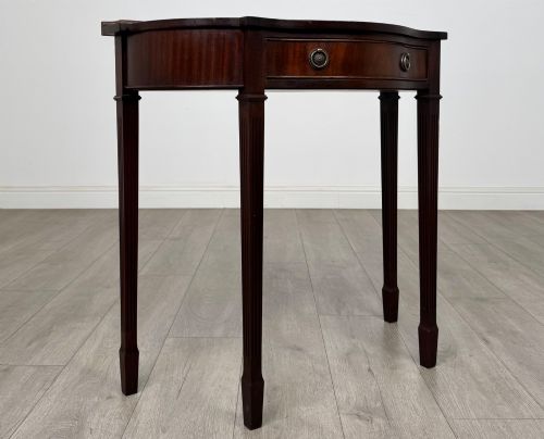 ANTIQUE 20TH CENTURY SMALL SERPENTINE SIDE TABLE IN MAHOGANY - ADDITIONAL PHOTO 7