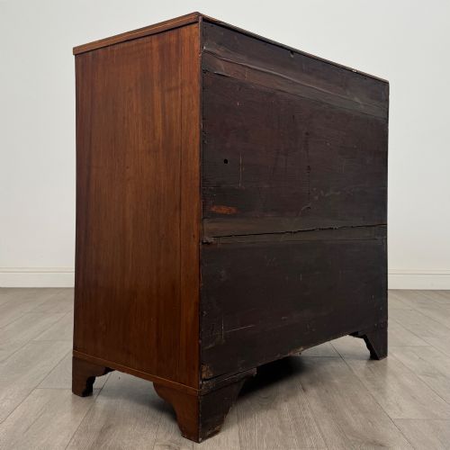 ANTIQUE 18TH CENTURY GEORGIAN CHEST OF DRAWERS IN MAHOGANY - ADDITIONAL PHOTO 3