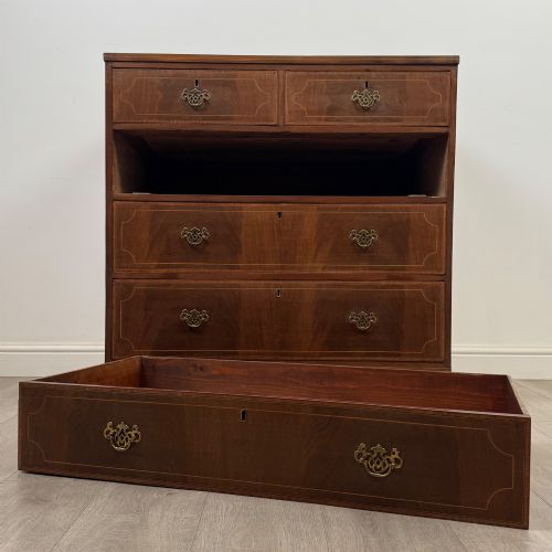 ANTIQUE 18TH CENTURY GEORGIAN CHEST OF DRAWERS IN MAHOGANY - ADDITIONAL PHOTO 9