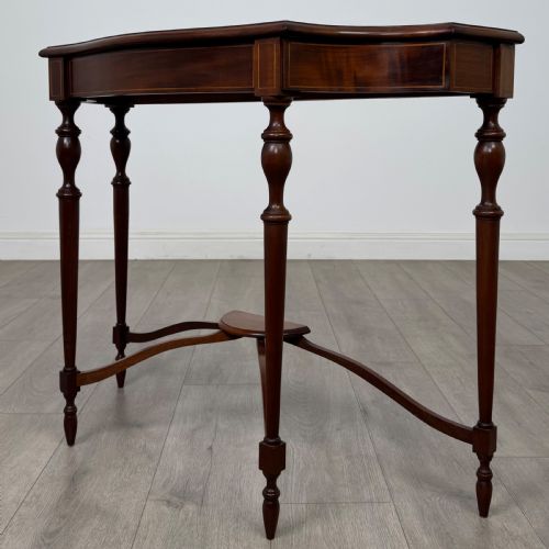 ANTIQUE 20TH CENTURY SERPENTINE SIDE TABLE IN MAHOGANY - ADDITIONAL PHOTO 1
