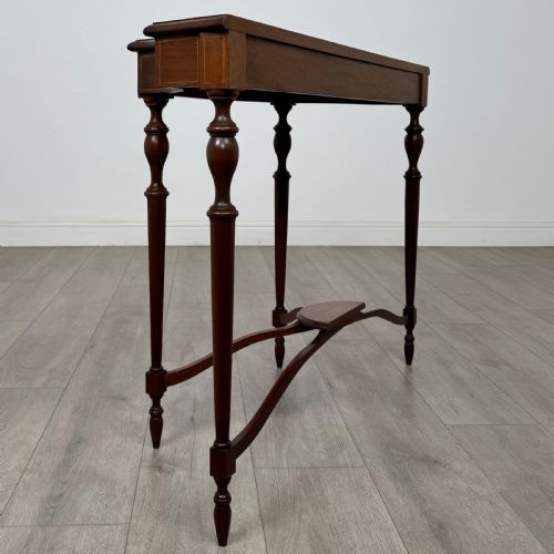 ANTIQUE 20TH CENTURY SERPENTINE SIDE TABLE IN MAHOGANY - ADDITIONAL PHOTO 3